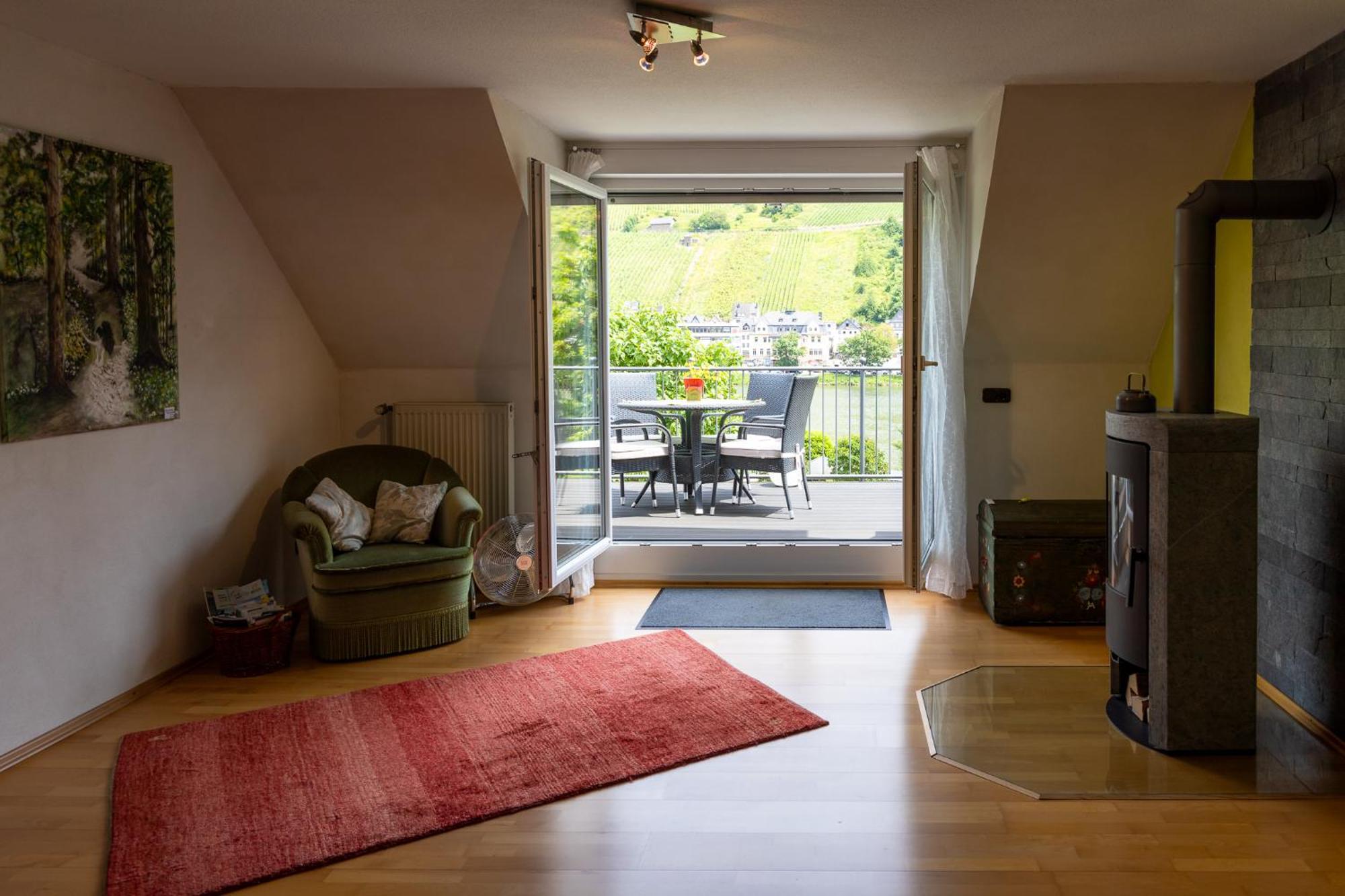 Zum Blauglockenbaum Apartment Zell an der Mosel Luaran gambar